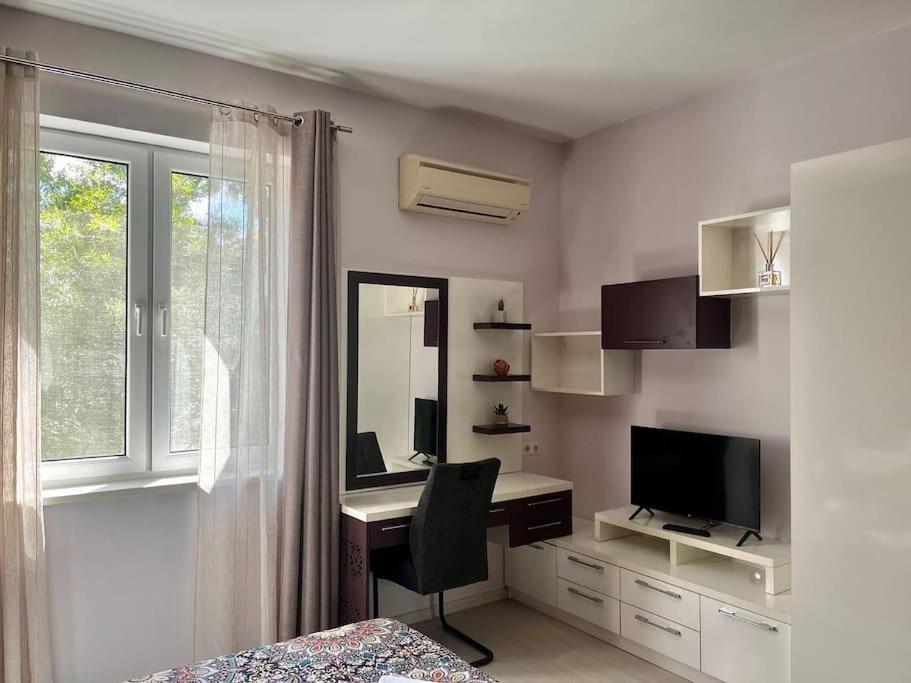Cozy 2Br Oasis In Central Burgas Екстер'єр фото