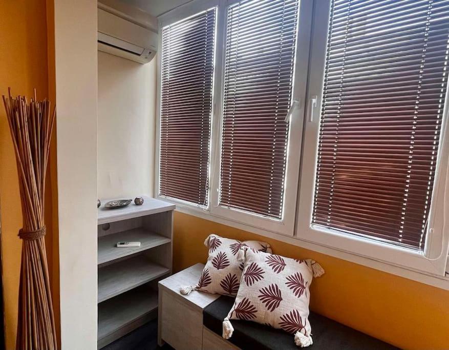 Cozy 2Br Oasis In Central Burgas Екстер'єр фото